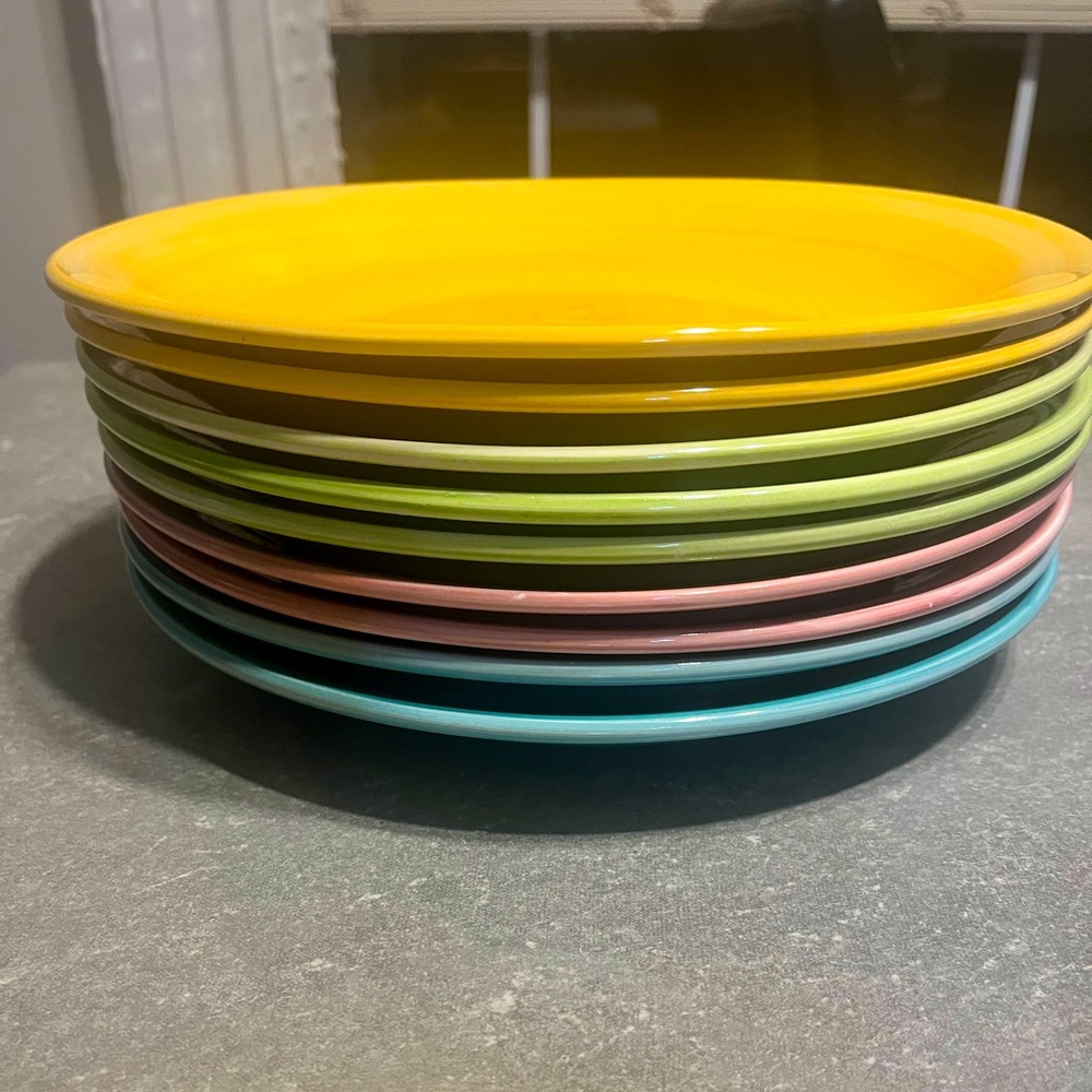 Studio 33 pastel colors swirl fiesta!  Great condition!  5, 10.5 inch plates L